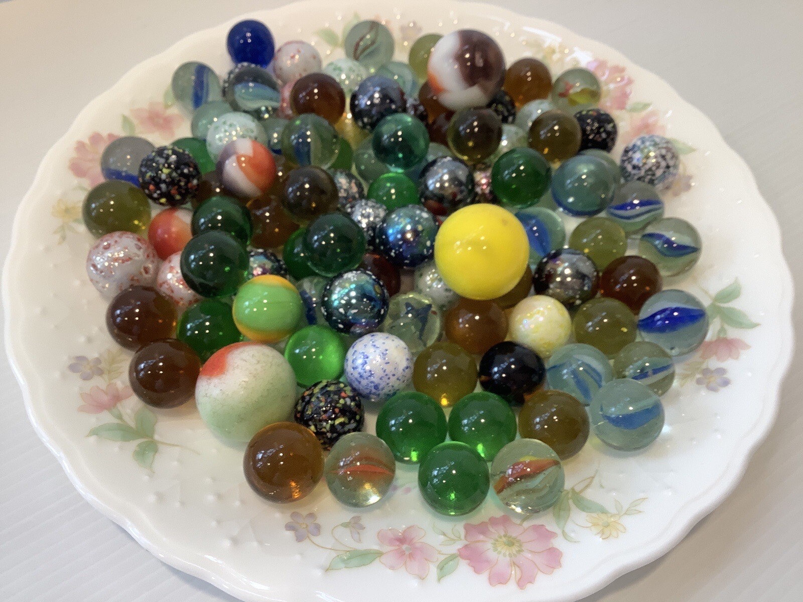 Marbles Glass In Large Candy Plastic Jar Lot 3 Toys Tom Bowlers
