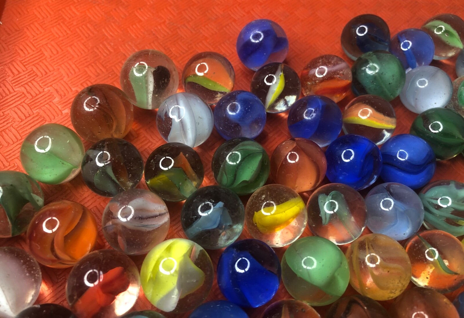 100 vintage CATS EYES OR RIBBON glass marbles 15-17mm tiny bubbles