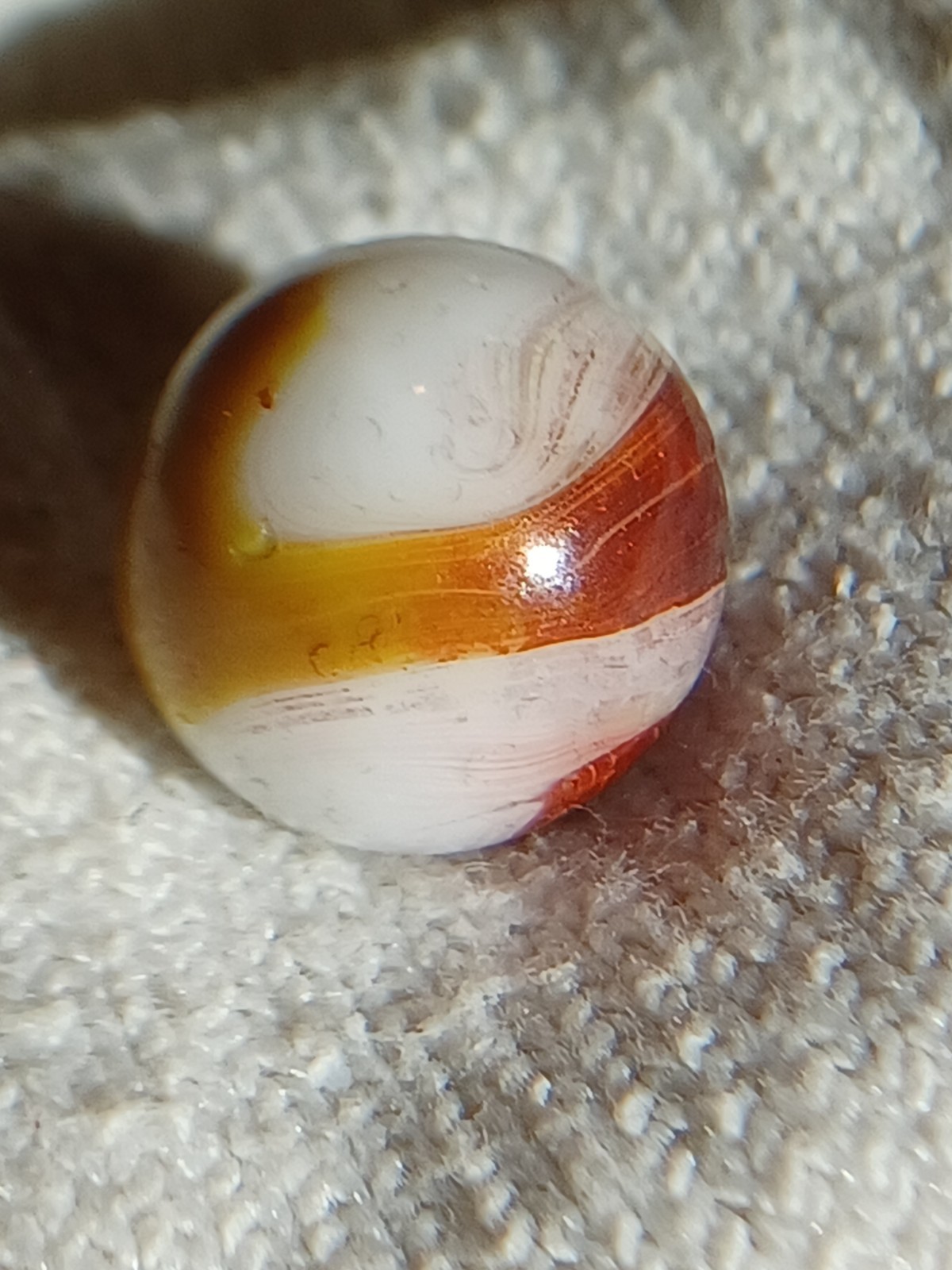 Dug Akro corkscrew featuring accidental color change from cullet bleeding. Rare.
