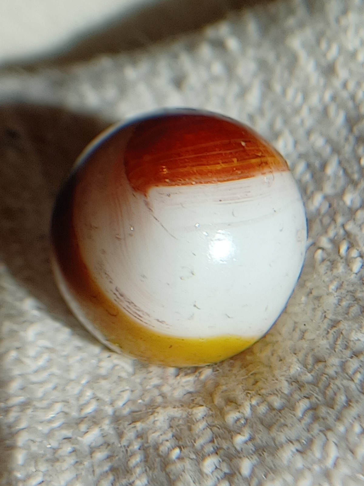 Dug Akro corkscrew featuring accidental color change from cullet bleeding. Rare.