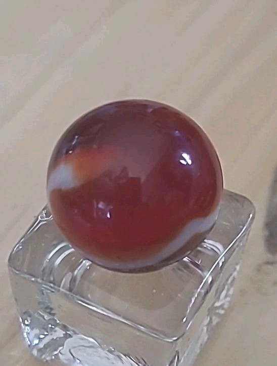 18 mm Marble Translusent Red, w/ White & Orange Swirls, NM/-M