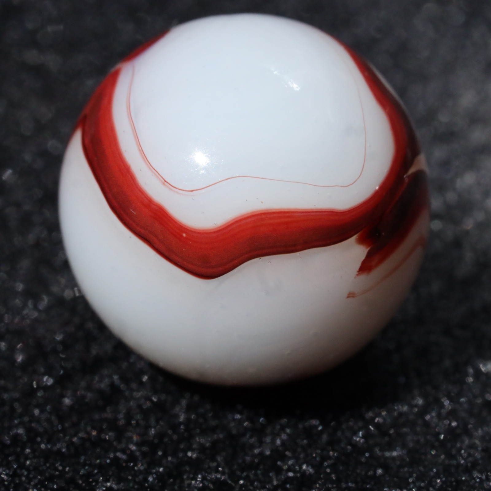 UNIQUE AKRO OXBLOOD CORKSCREW MARBLE .646″ MINT