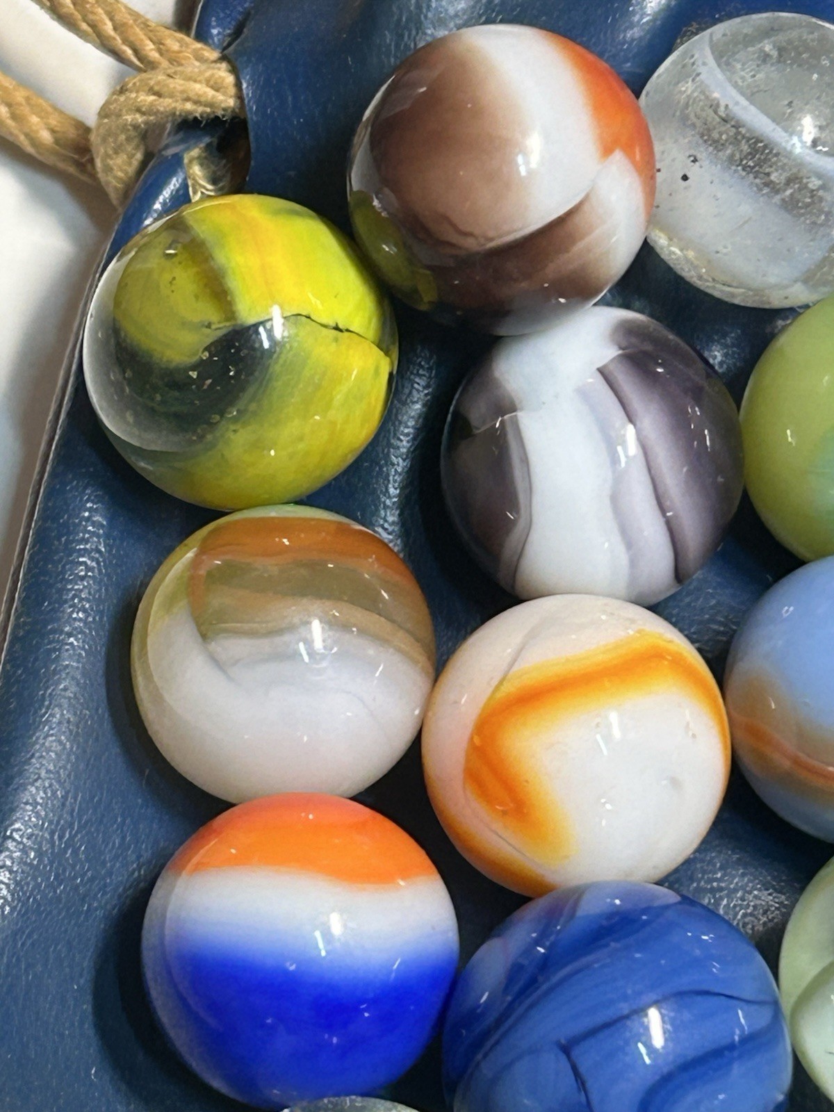 Mixed Lot 60 Vintage Marbles Peltier, Vitro, Akro, Alley, Marble King, Master L2