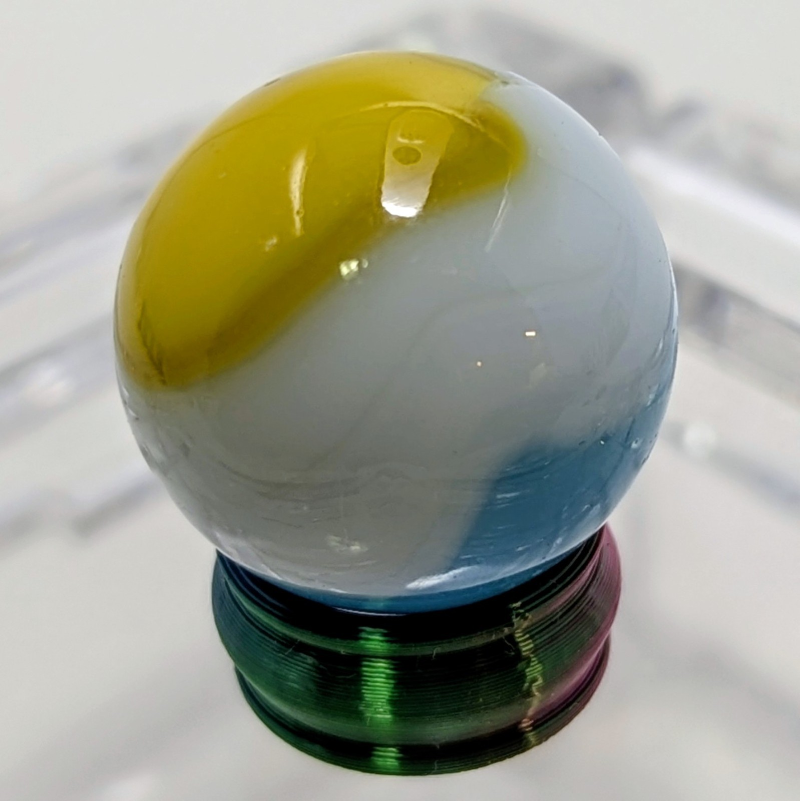 Vintage Vitro Agate Parrot 21.97mm Wet-Mint; Sky & Dark Blue, Yellow, White 💎