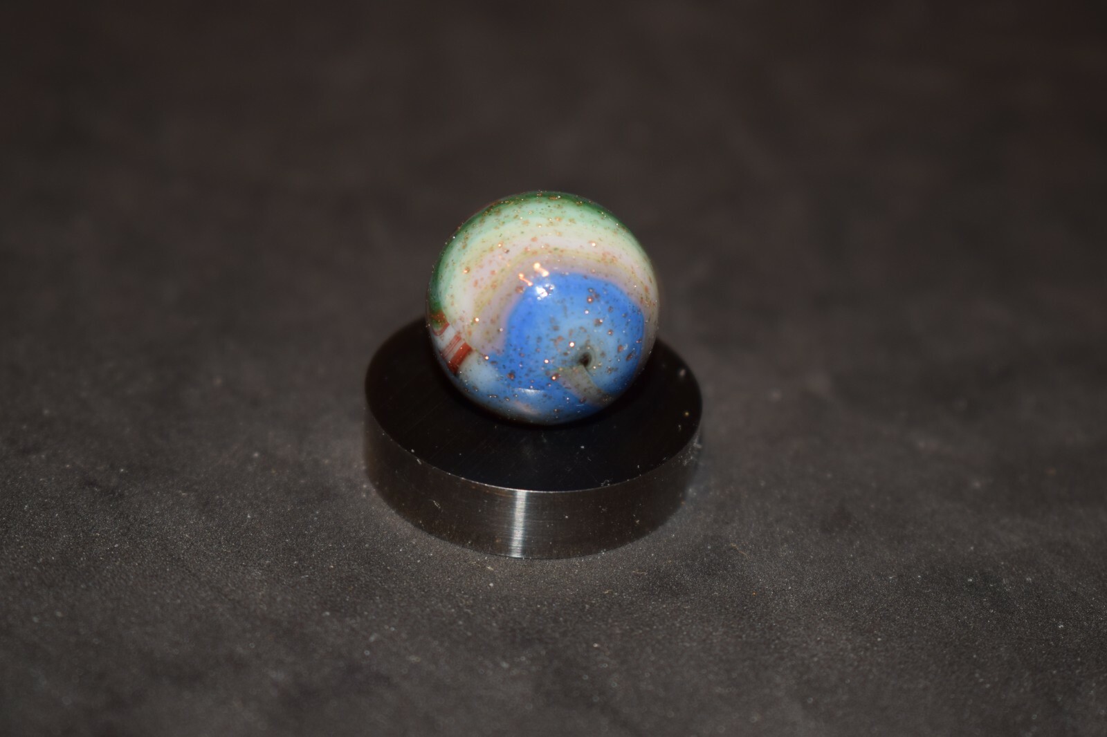 🐦➖⏩DAS Carnival Pixie ✨Dust (mica) OXBLOOD Swirl Marble Size .687= 11/16 MINT