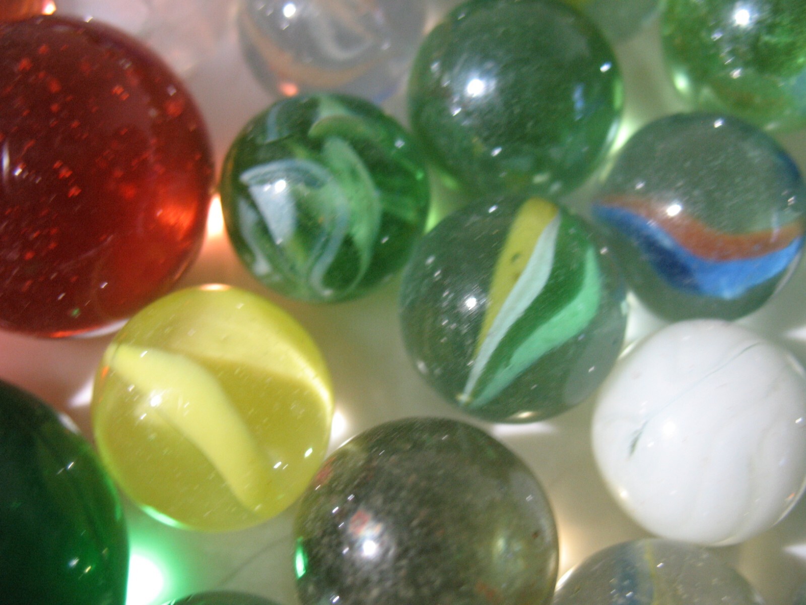 Vtg Lot of 150+ Marbles Including 6 Shooters .43-.52- 1.02″ Dia Mostly Catseyes
