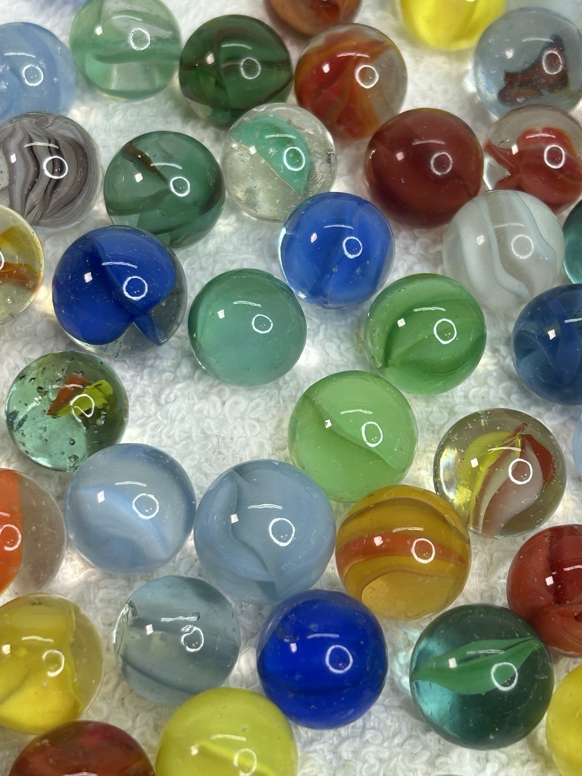 Vintage Lot of 100 Cat’s Eye Marbles Possibly Some Hybrid or Banana ? Lot 3