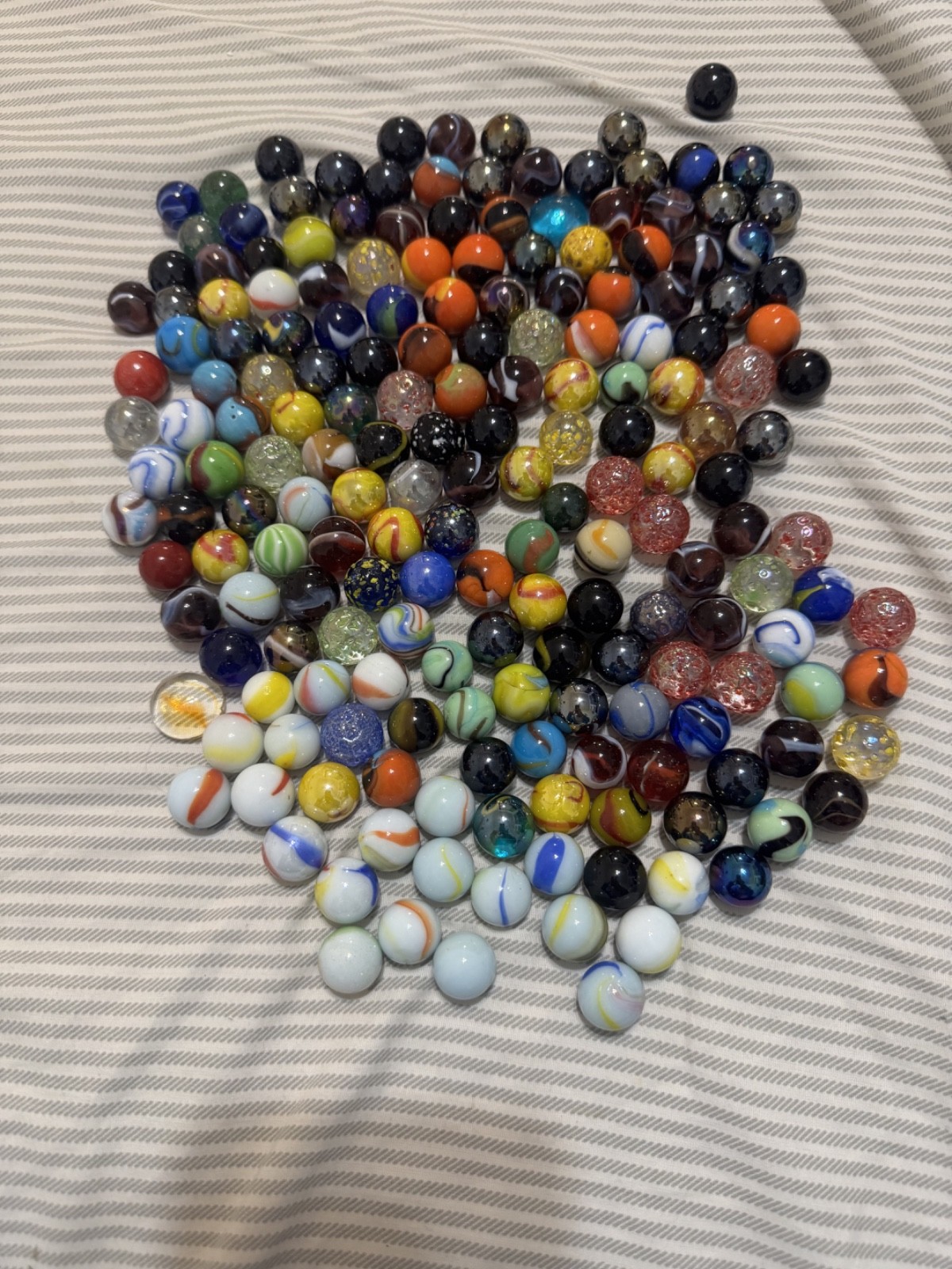 Vintage Mixed Lot 150+ Marbles – Swirl, Oxblood, Oily, Machine Made & Shooters