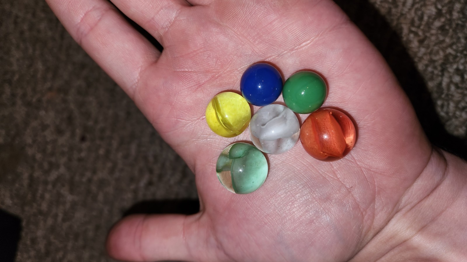 COLORFUL SET OF 50 MARBLES, SHOOTERS AND TARGET RANDOM MIX