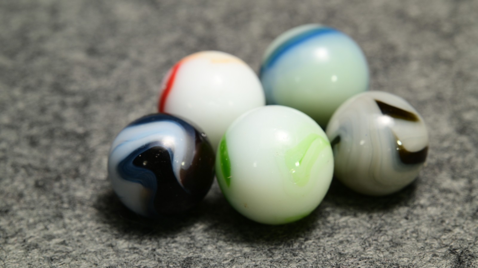 5 Vintage American WV Swirl Marbles, Mixed Sizes & Makers, Funky Colour Styles