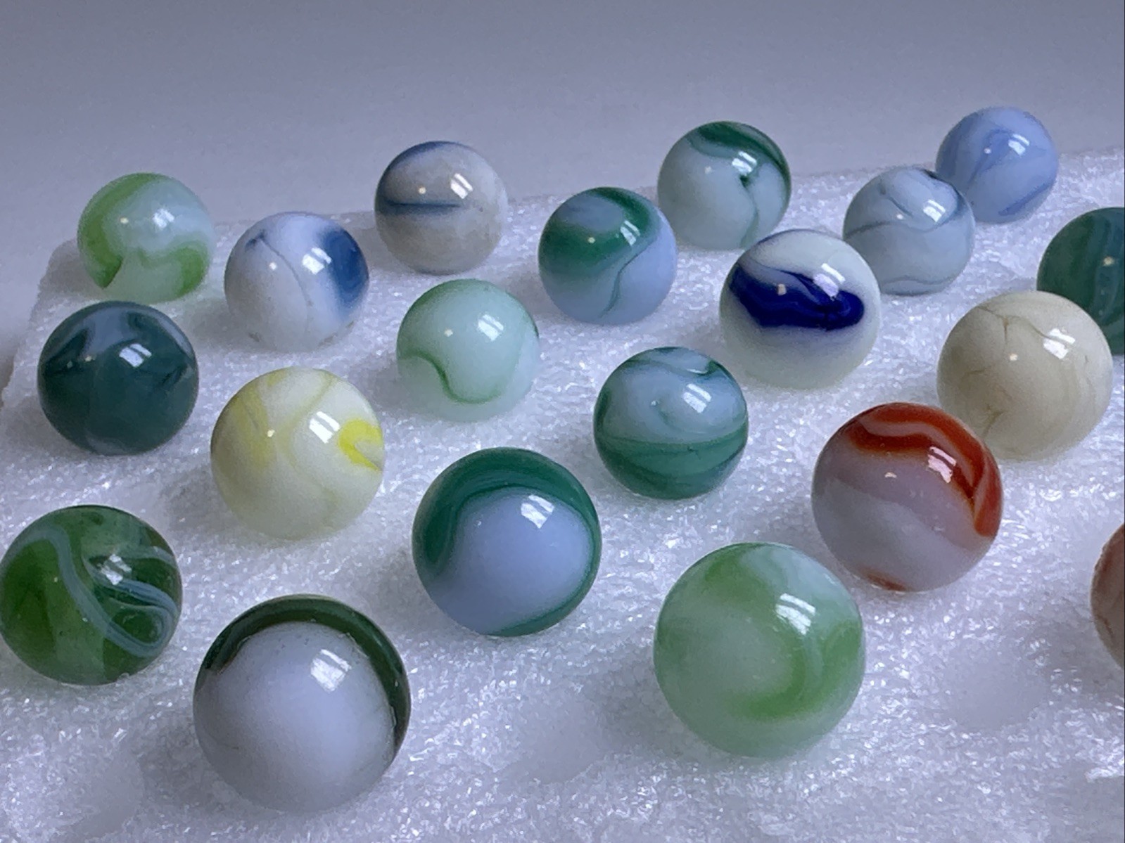 366 Lot Of 29 Vintage Cairo Swirl Marbles!