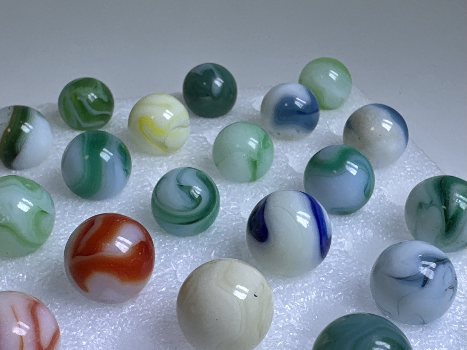 366 Lot Of 29 Vintage Cairo Swirl Marbles!