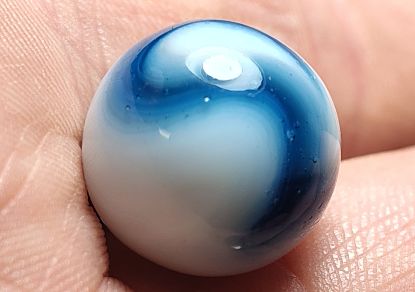 Vintage Alley Agate 0.60″ Dark Cobalt Blue Ribbon Swirl Marble NM! White Base…