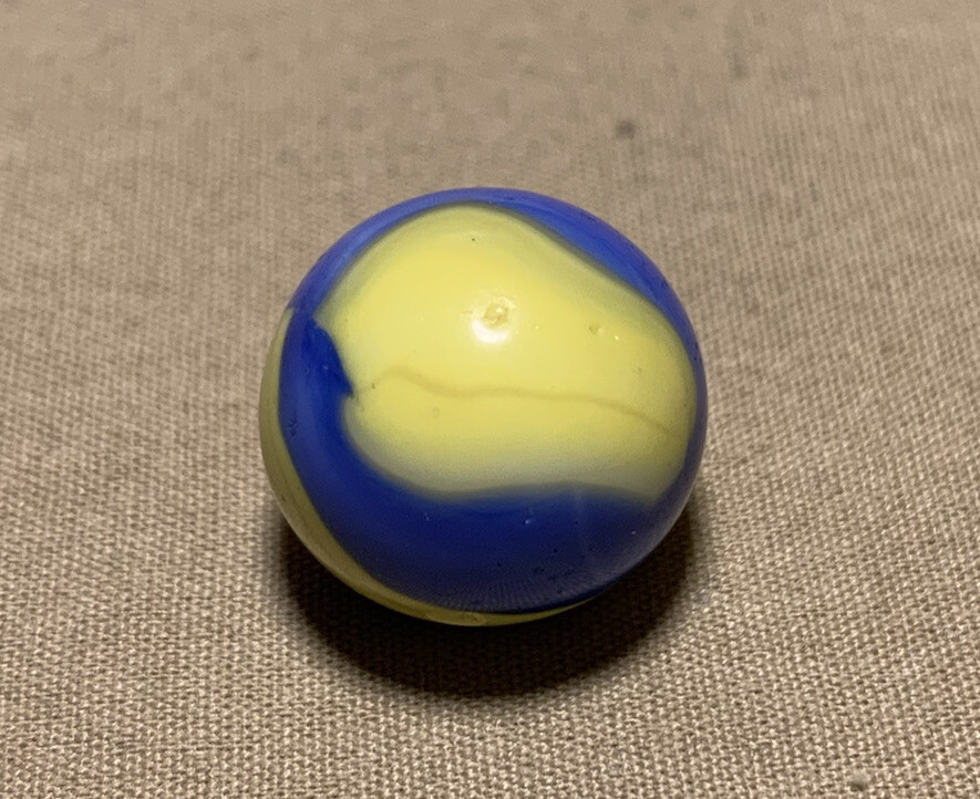 Vtg Marble King Cub Scout Blue Yellow White Rainbow Patch & Ribbon Marble 0.626”
