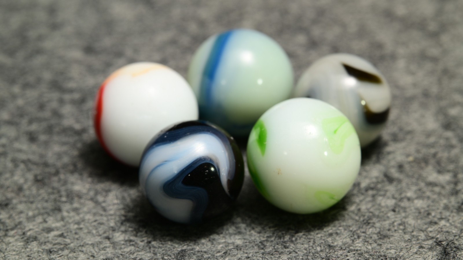 5 Vintage American WV Swirl Marbles, Mixed Sizes & Makers, Funky Colour Styles