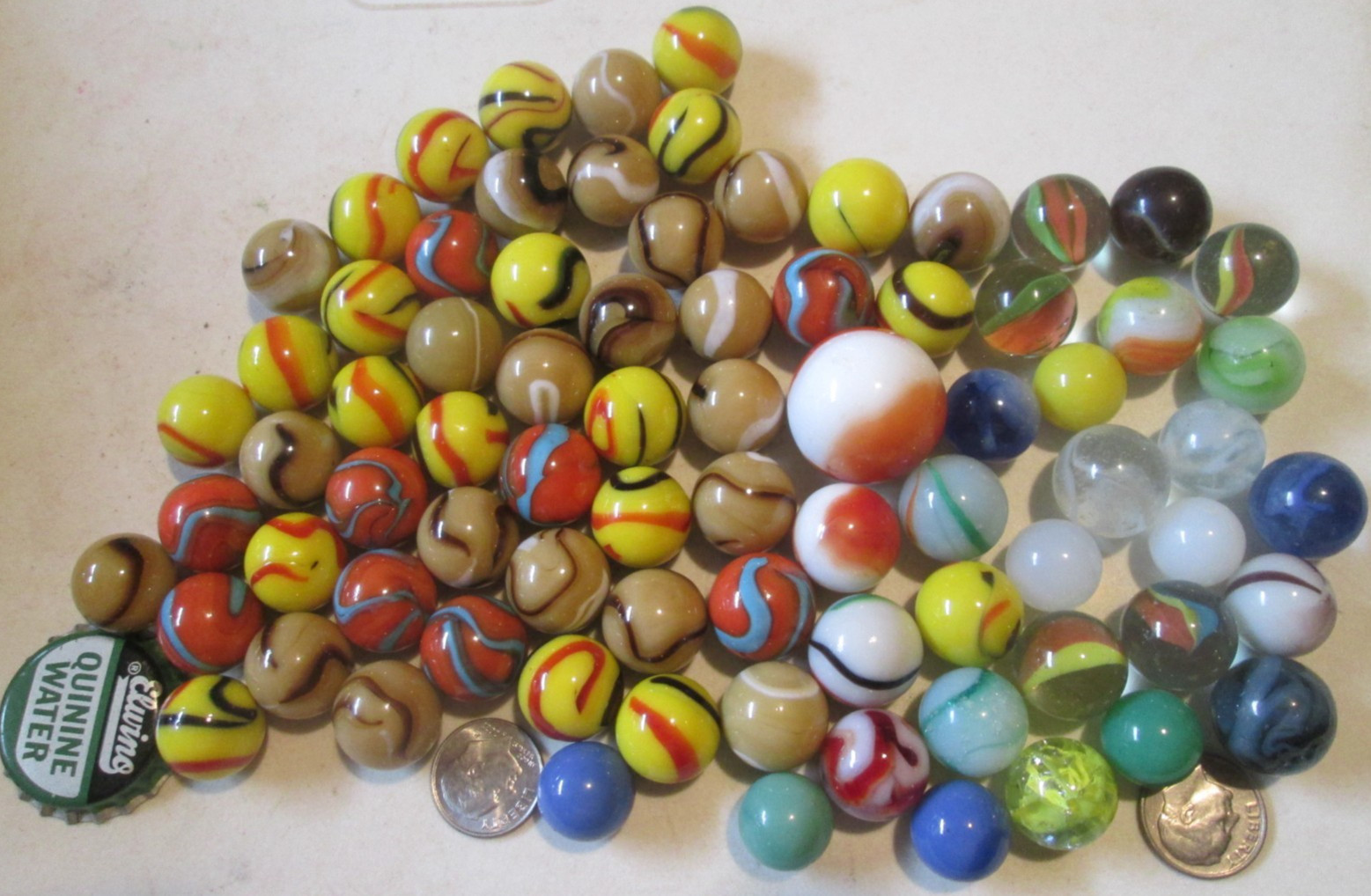 LOT OF 75 VINTAGE Swirl Marbles SOME CATSEYE SHOOTER SOME DIFFERENT COLORS