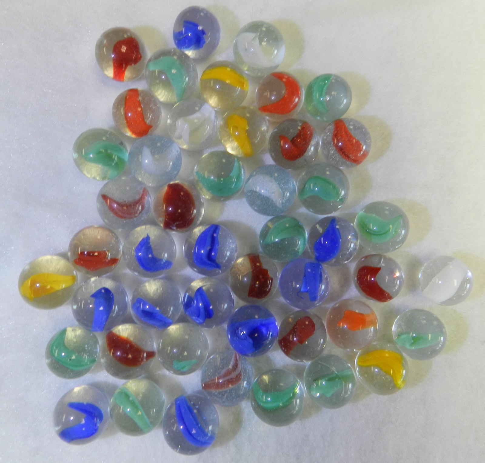 #20100m Vintage Group or Lot of 45 Peltier Glass Banana Cat’s Eye Marbles