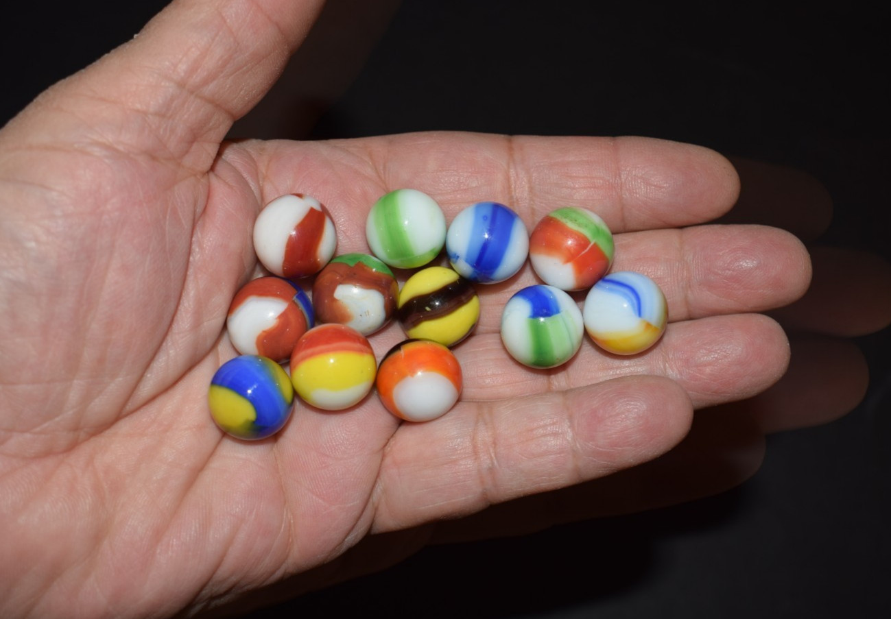 🧐👉 Beautiful Lot of 12 Vintage 👑MARBLE KING👑 collector’s marbles size.625″