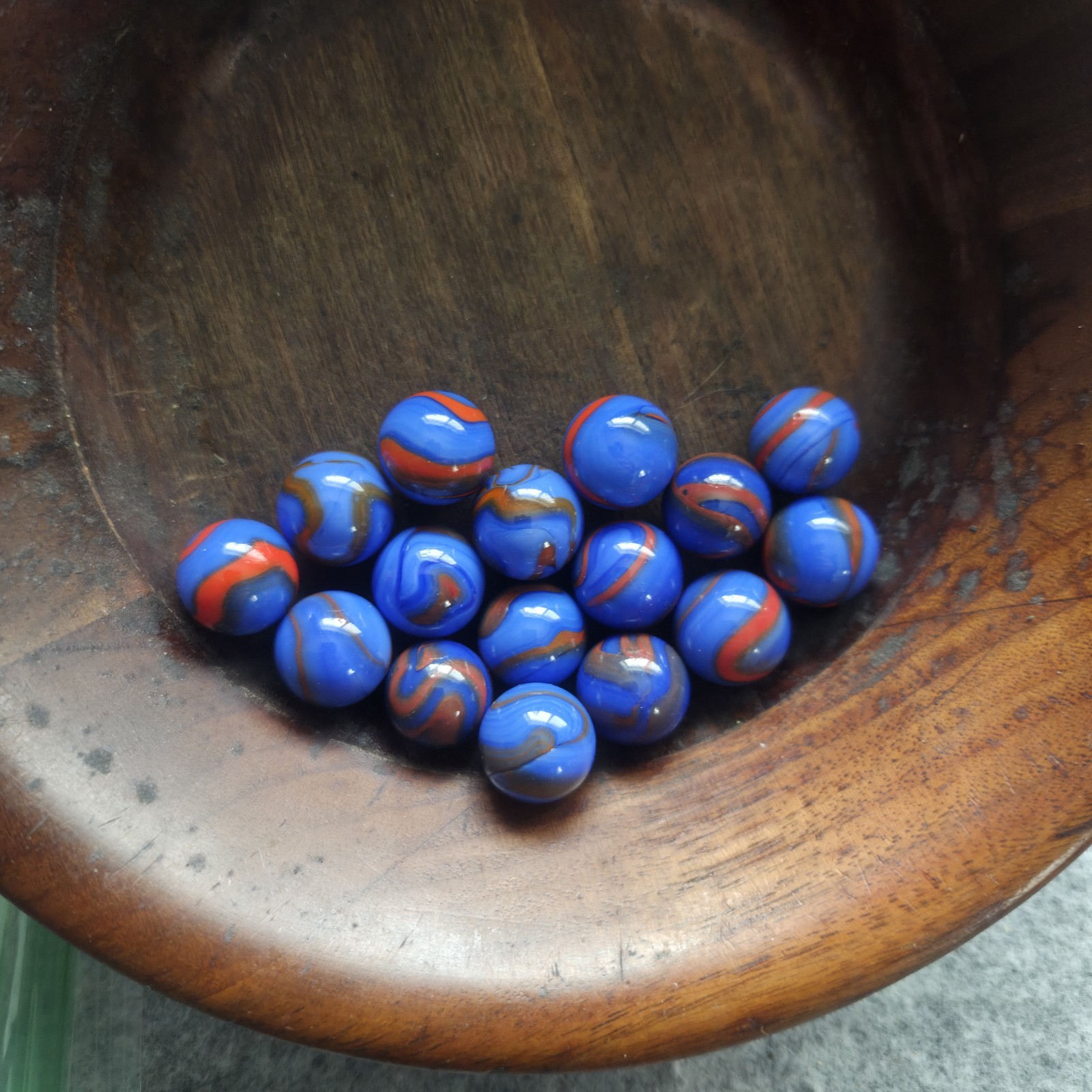 lot of 16 Vacor “Volcano” Red & Blue Swirl Marbles 9/16″ – 5/8″ NM-M