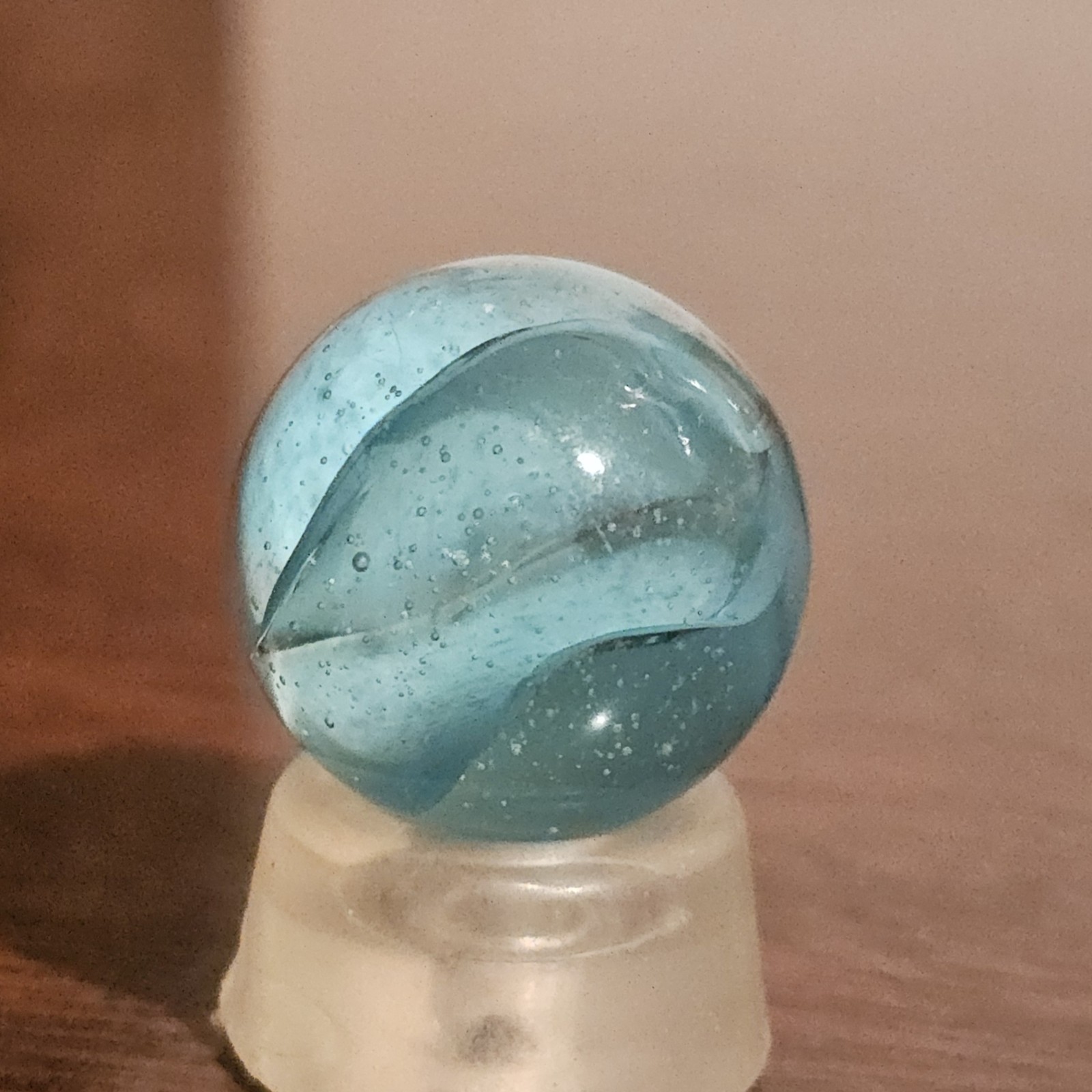 Vintage CE Bogard Blue 4-Lobe Floppy Cats Eye .937 Shooter Marble w Inclusion