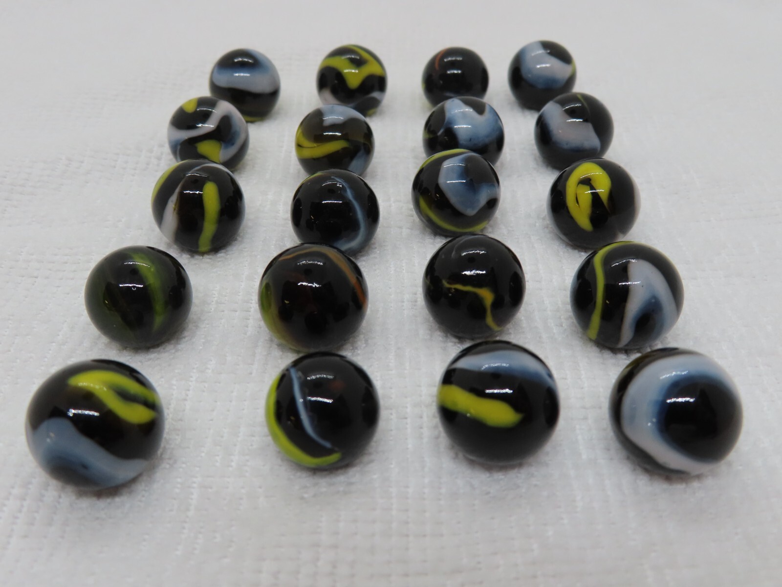 Raven Marbles Black/White/Yellow 20 Count