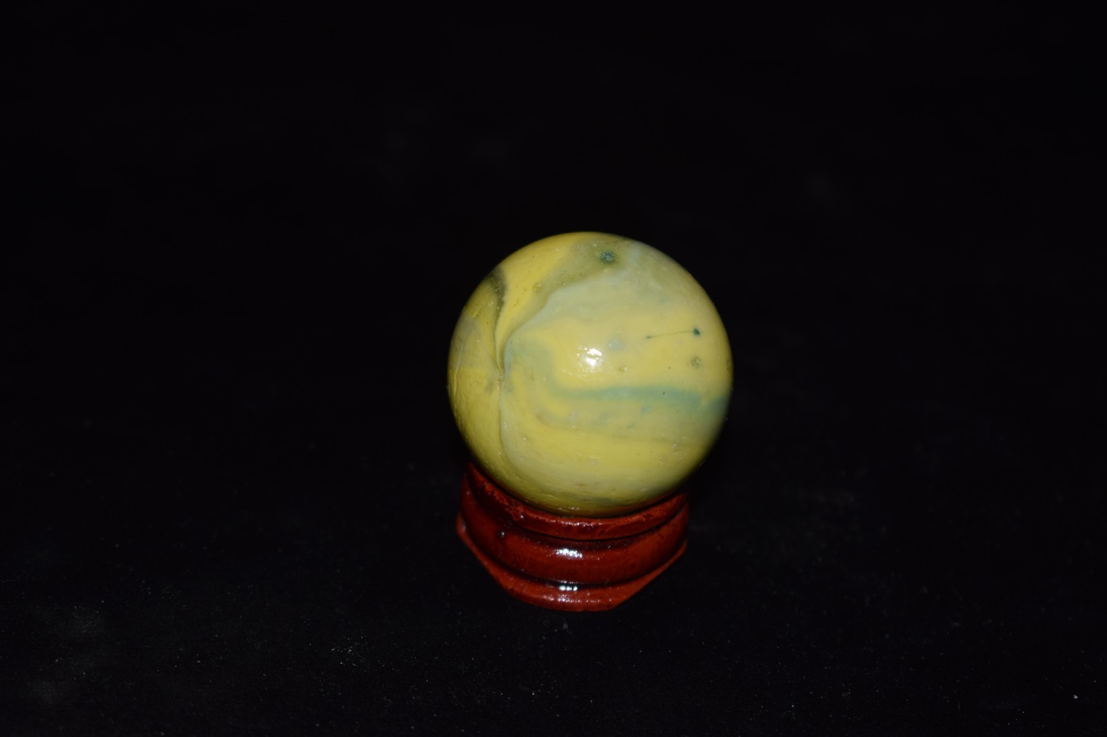 👴👵➖⏩ HTF OLD Retired VACOR EGG🟡YOKE Collectors marble🦶Toebreaker size 1.375″