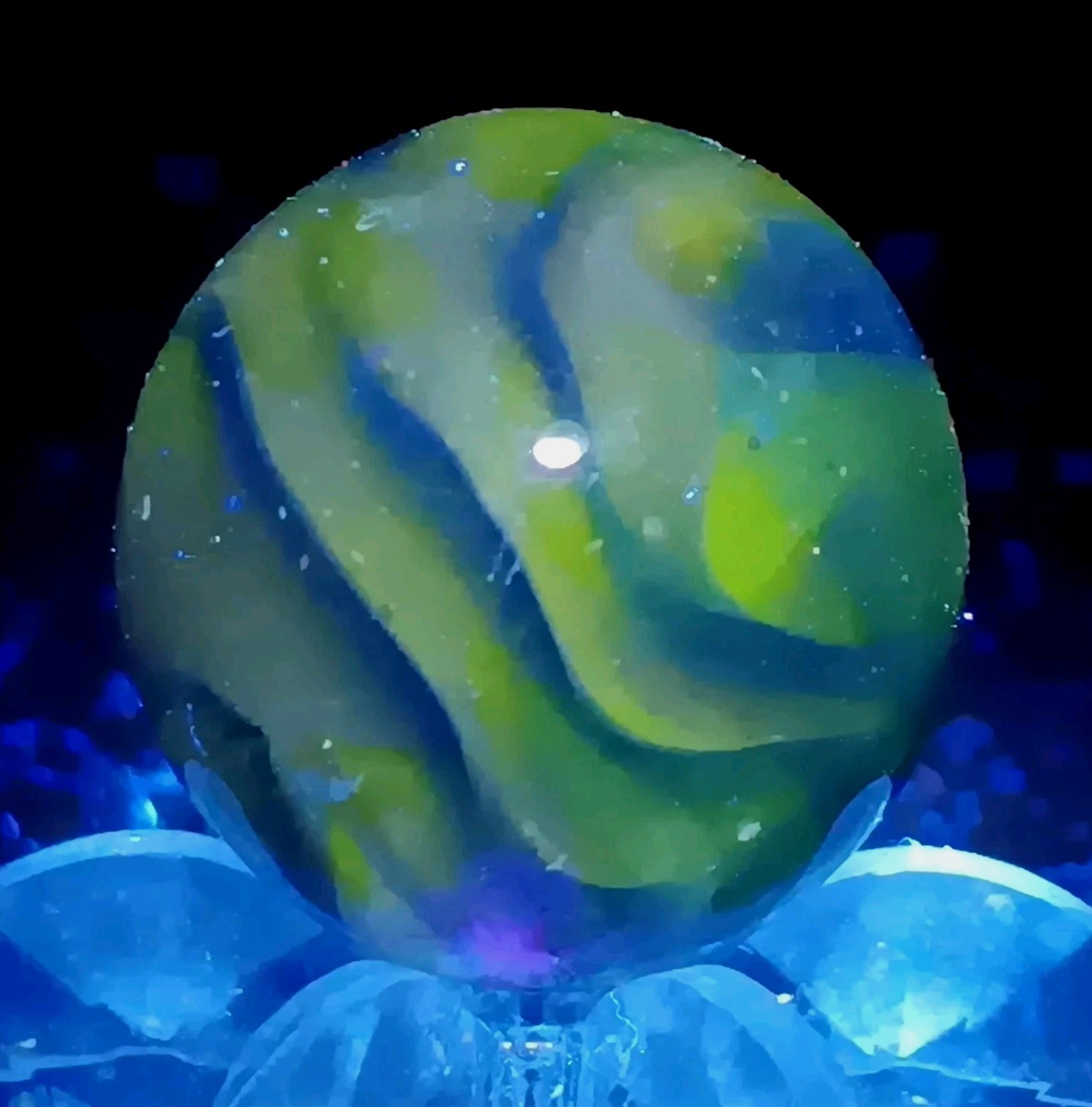 Vintage Alley Agate Transparent Swirl Marble. 5/8″ Mint(-) Uv Active.