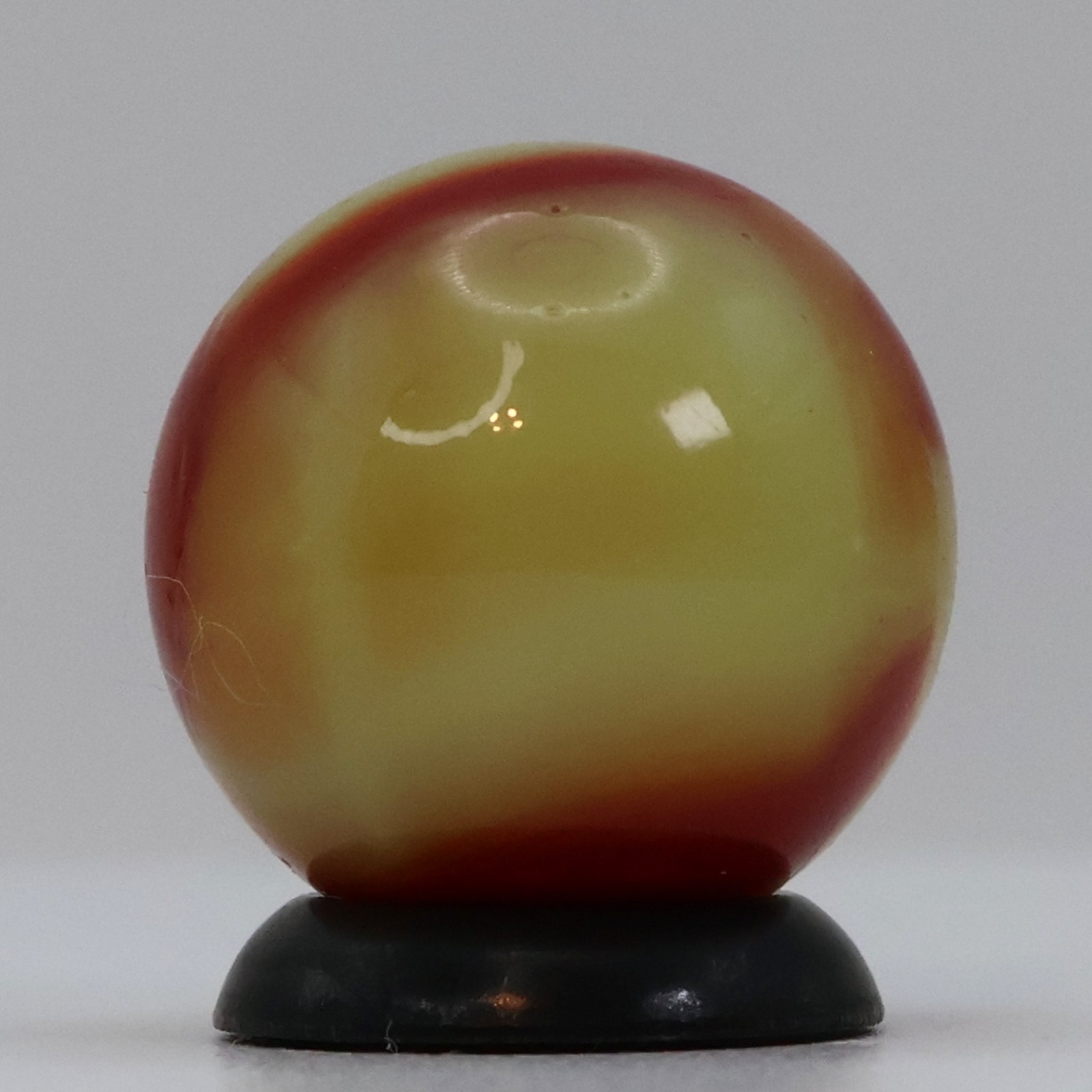 5/8″ Peltier National Line Rainbo Marble Red Bee NM+