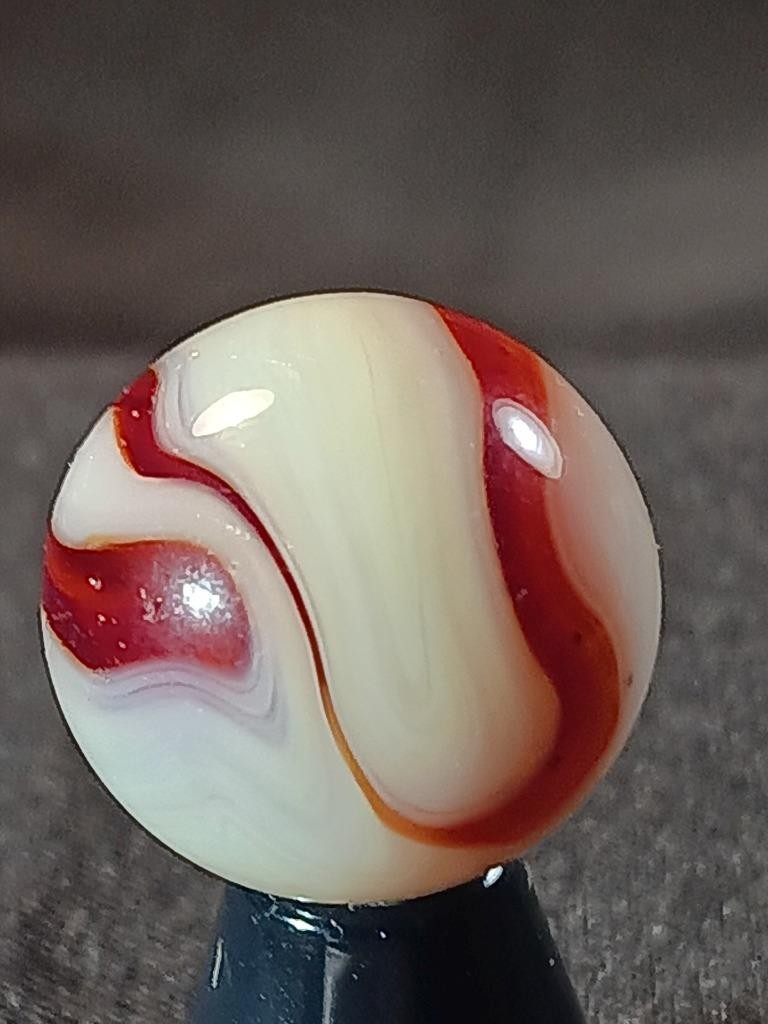 5/8″ Alley Ravenswood Candy Reds Old Lace Swirl NM Serious Marble A933