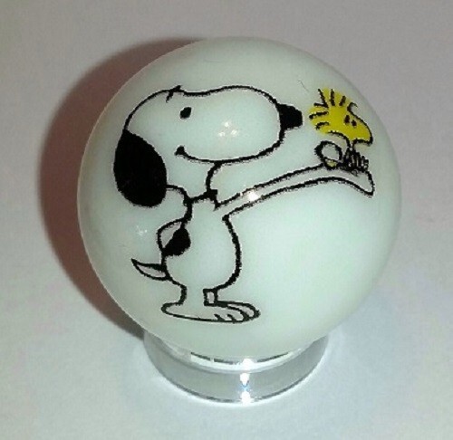 Handout Snoopy 1″ Glass Logo Marble w/ Stand