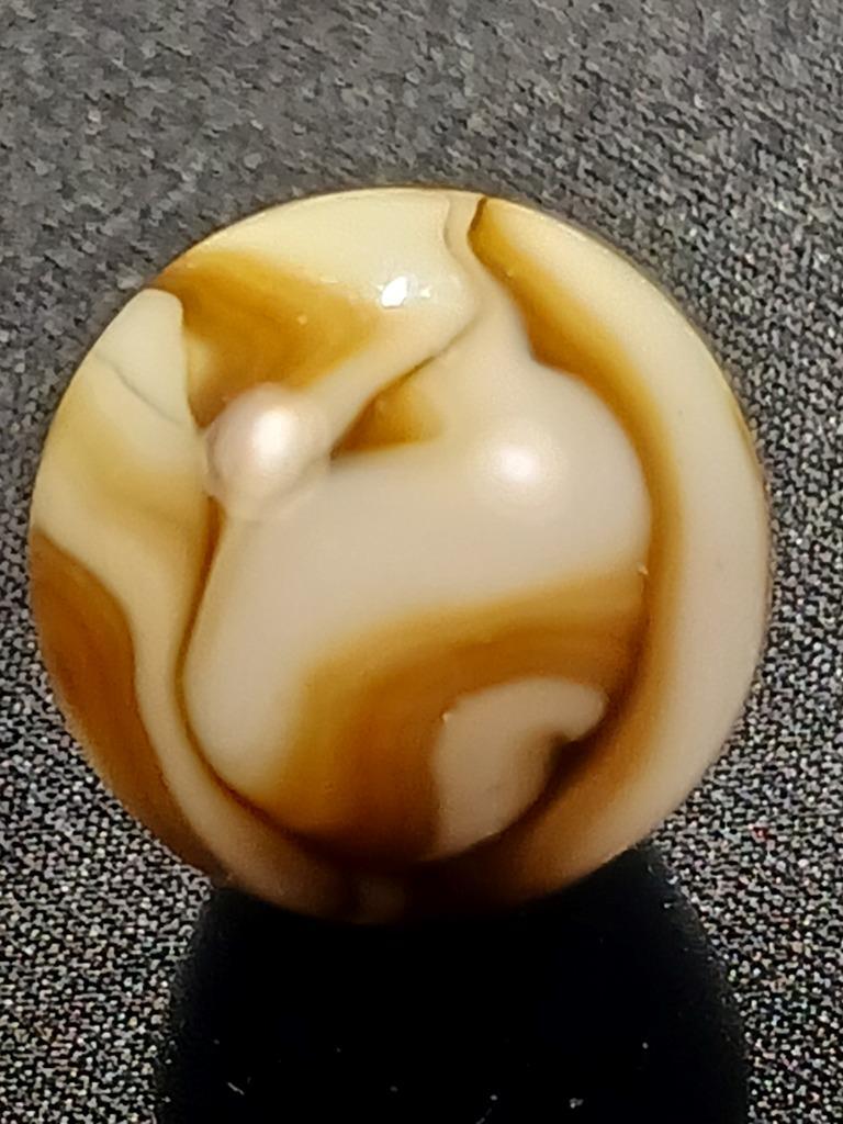 Akro Alley .56″ Browns to Tan Pearl White Swirl Near Mint Serious Marble A151
