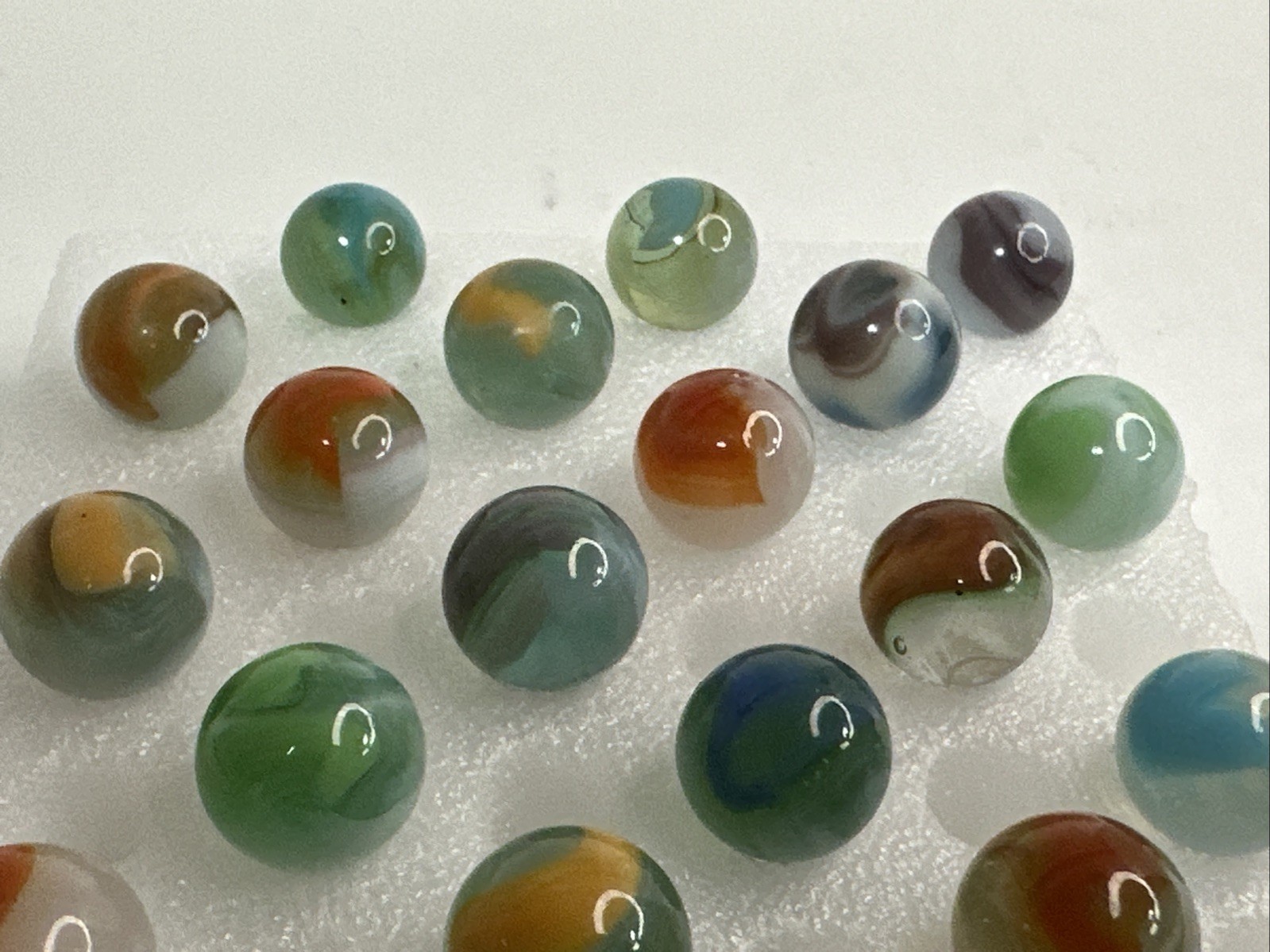 010 Lot Of 30 Vitro Agate Phantom Conqueror/Conqueror Vintage Marbles