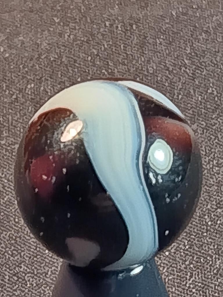 5/8″ Akro Agate CAC Dark Chocolate Swirl Slag Wispy White NM Serious Marble A724