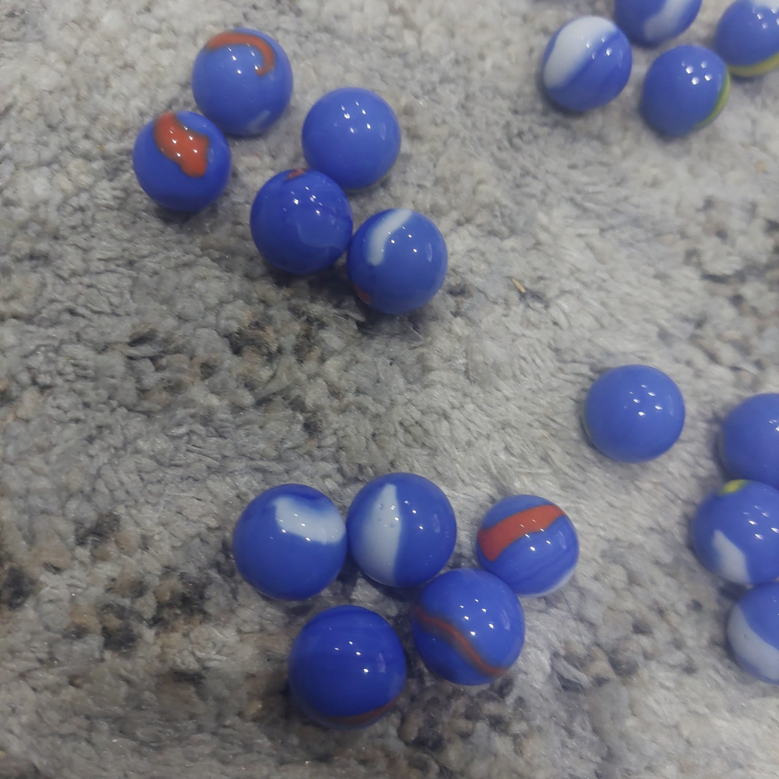 20 lot 16mm Blue Dolphin Mega Marbles Players Blue Yellow Red by Vacor near mint