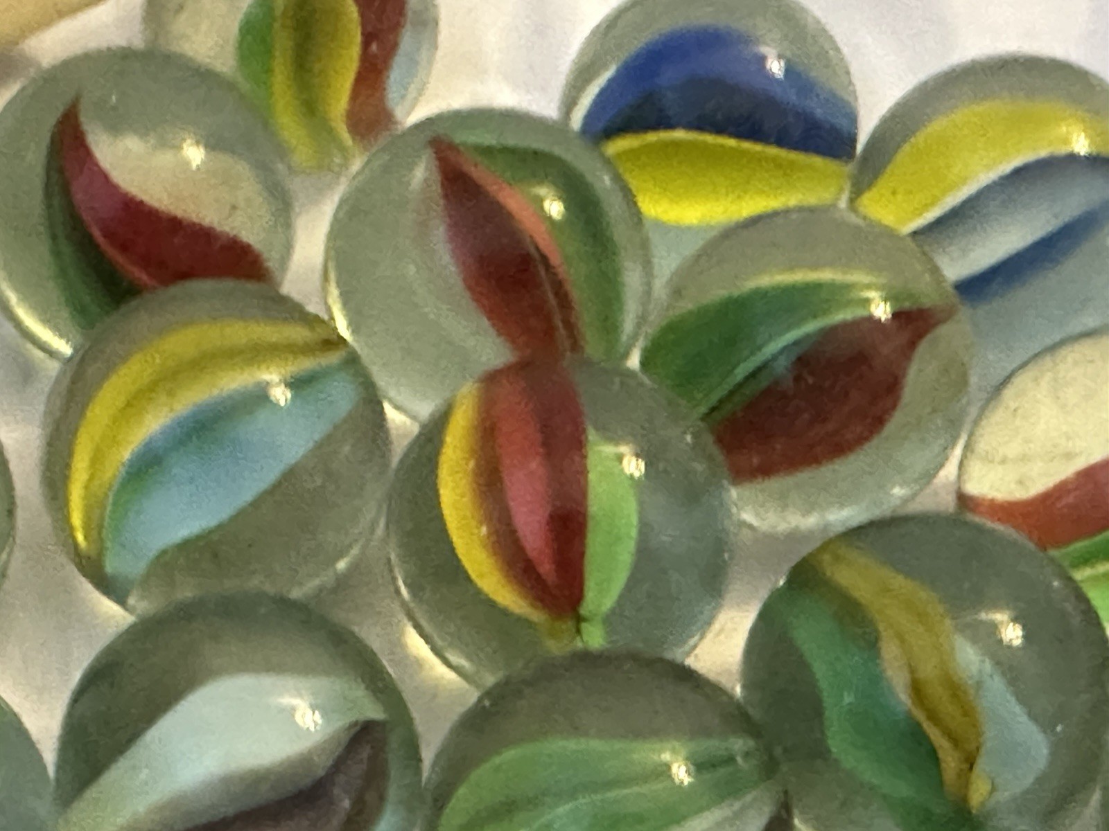 Vtg glass marbles 1”. gm-004 Shooters. 25 count in box. Color Cat-eyes. NIB