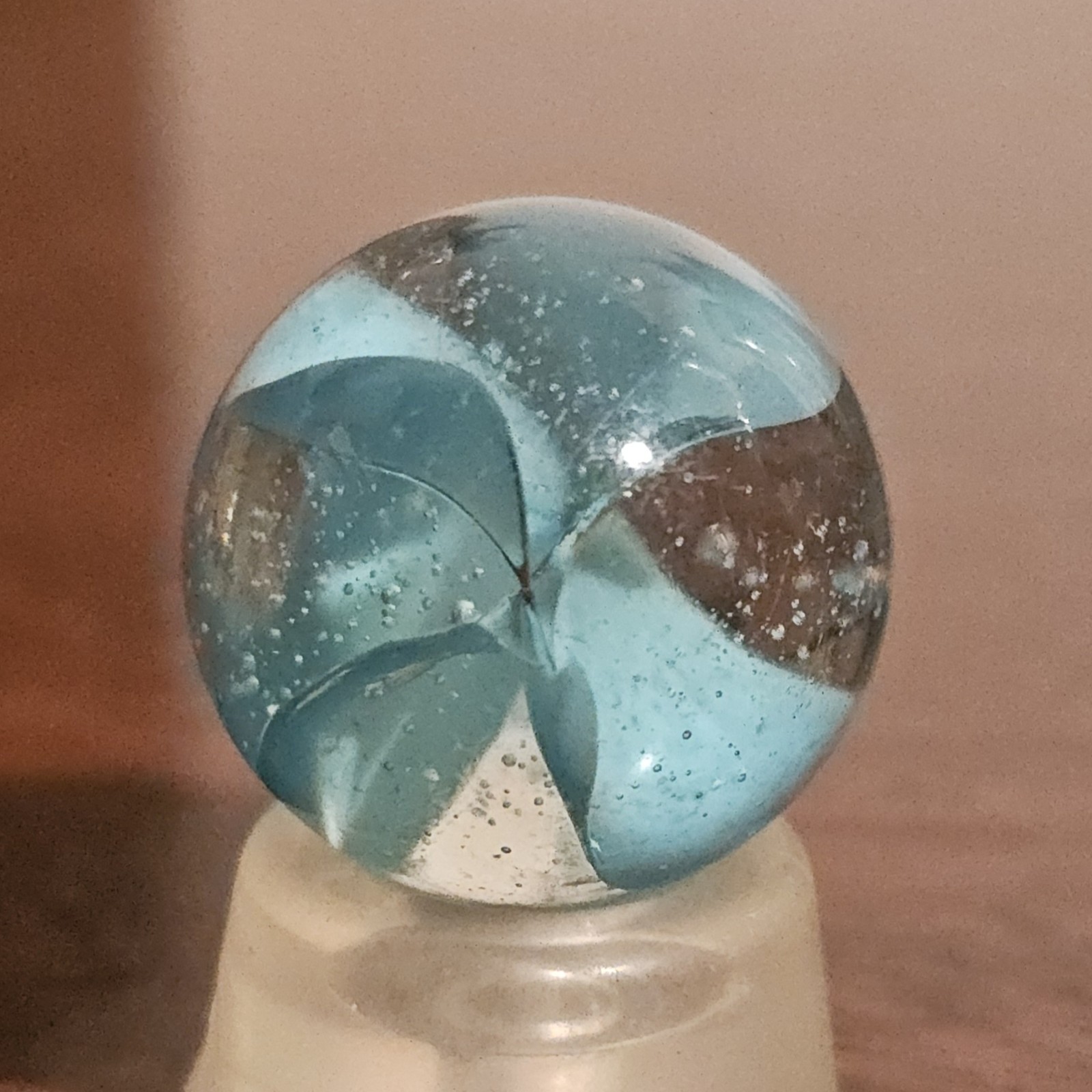 Vintage CE Bogard Blue 4-Lobe Floppy Cats Eye .937 Shooter Marble w Inclusion
