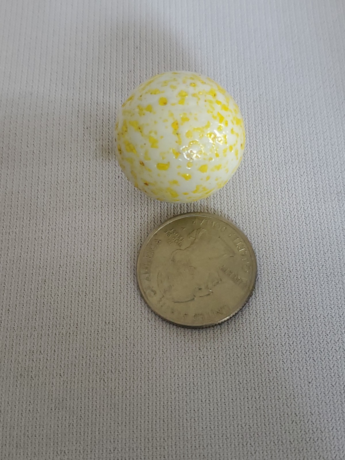HUGE Vintage 1 & 5/16″ White W/Yellow & Gold Speckled Shooter Marble Peltier