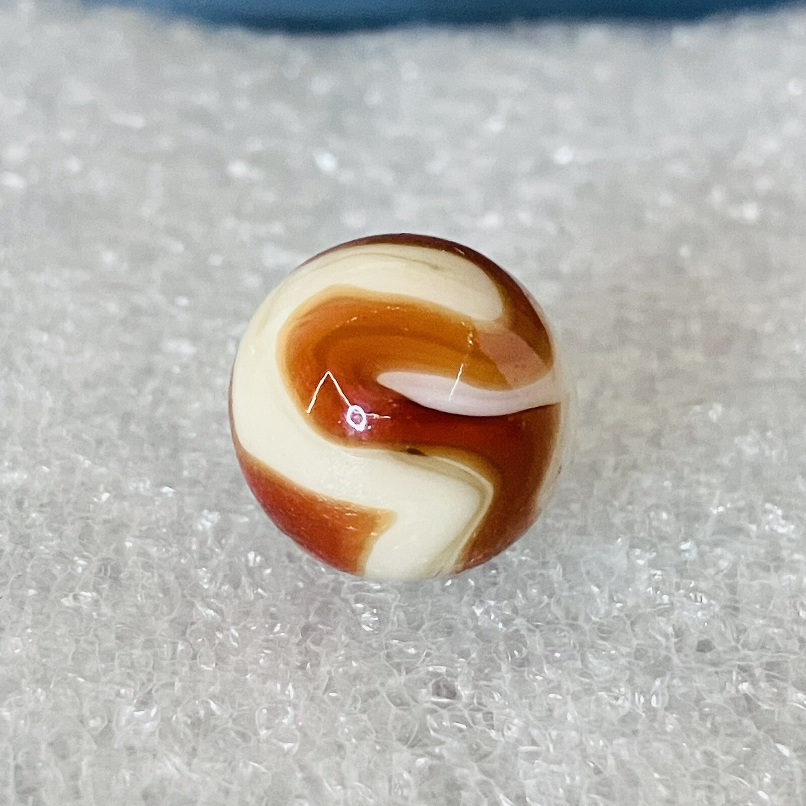 UV Active Ravenswood “R” Swirl Marble .60″ NM Wet Red / Blood On White Red Raven