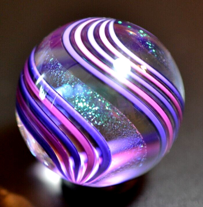 JAMES ALLOWAY GLASS MARBLE/1.270″DICHROIC PURPLE SWIRL #3349-BOYSENBERRY,LAVENDR