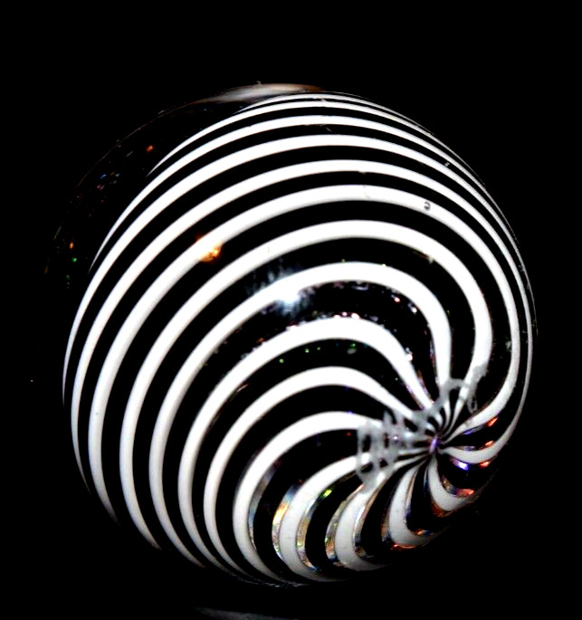 JAMES ALLOWAY GLASS MARBLE/1.354″-DICHROIC BLACK/WHITE VORTEX #3546/FAST SHIP