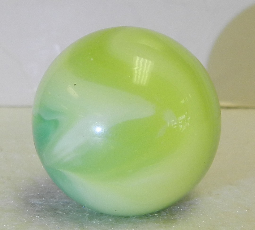 #21134m *Mint* Vintage Akro Agate Limeade Corkscrew Shooter Marble 1.01 Inches