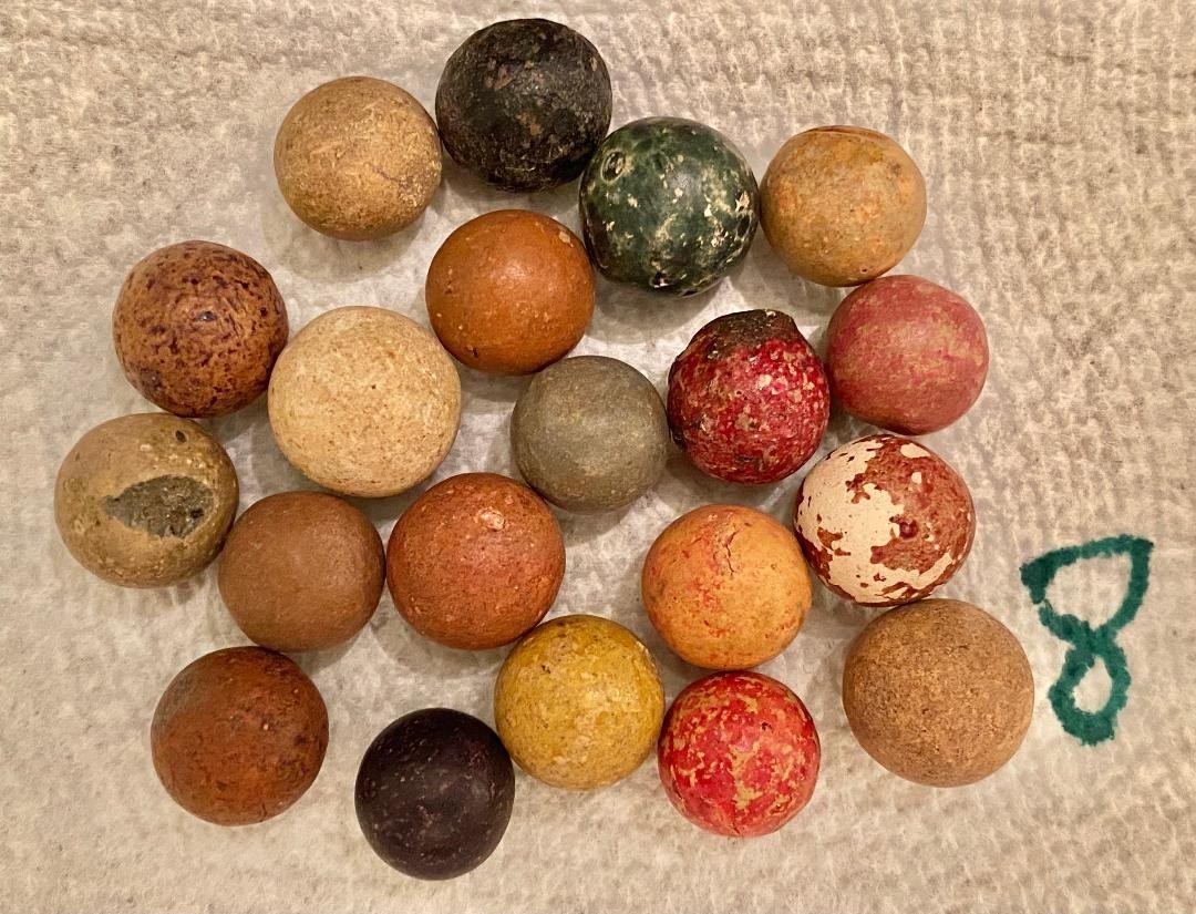 ANTIQUE CLAY MARBLES-LOT OF 20-THESE EXACT MARBLES-1/2″ AVG. SIZE-1 W/CHIP