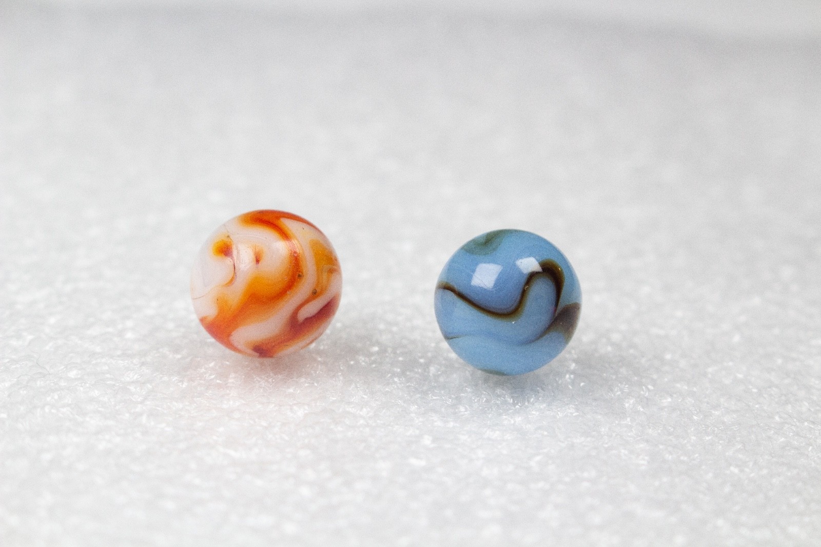 Vintage Marbles Lot of x2 Heaton Agate Dug pair Rotten Robin, busy red Nice L@@K