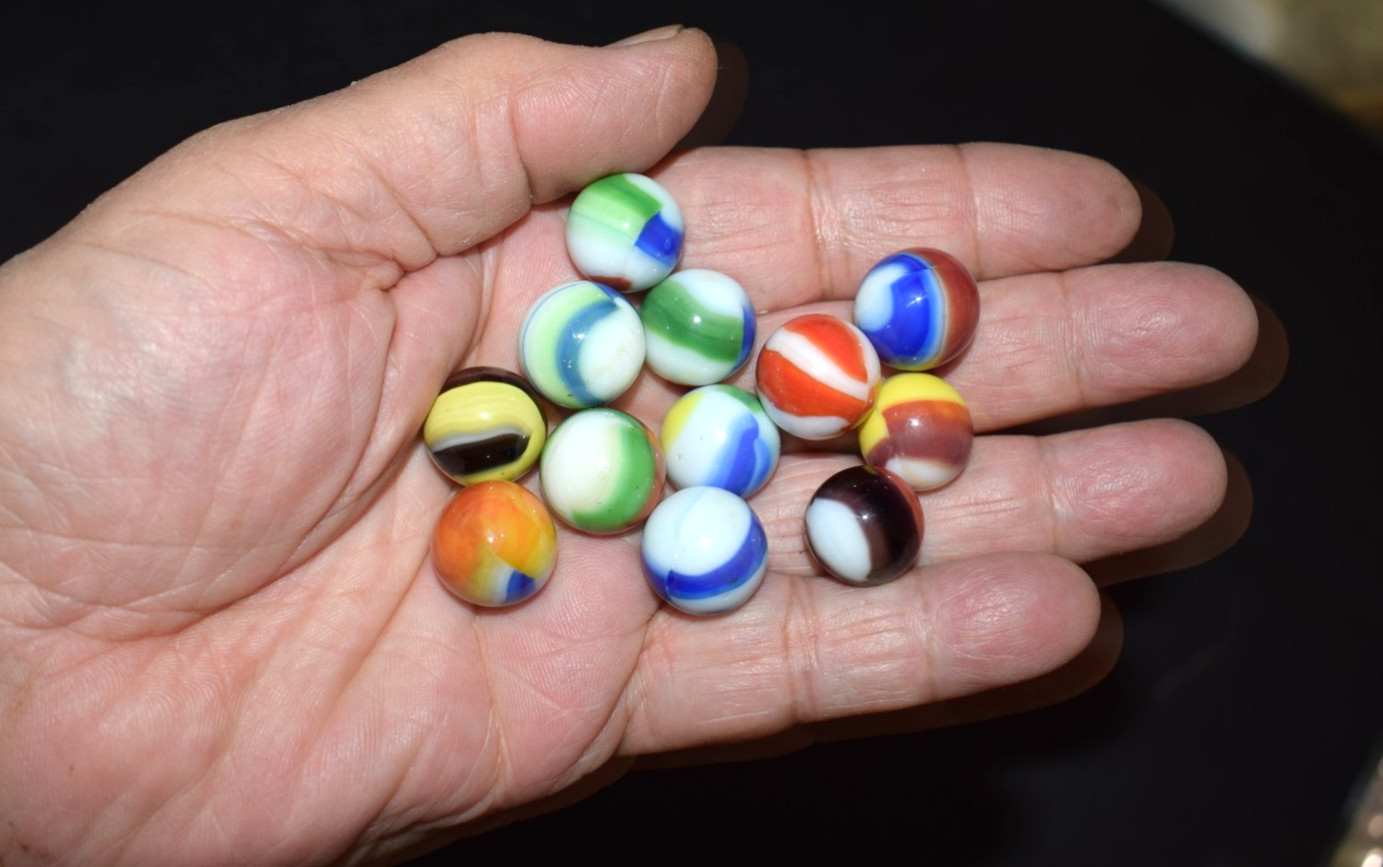 🧐👉 Beautiful Lot of 12 Vintage 👑MARBLE KING👑 collector’s marbles size.625″