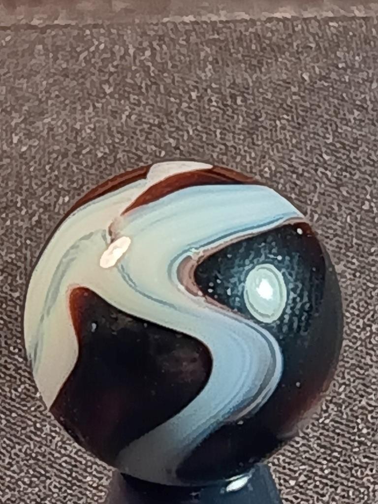 5/8″ Akro Agate CAC Dark Chocolate Swirl Slag Wispy White NM Serious Marble A724