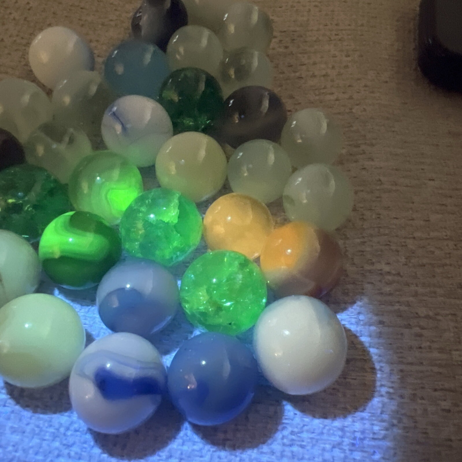 30 Glow in the Dark Glass Marbles Lot Assorted Colors❗