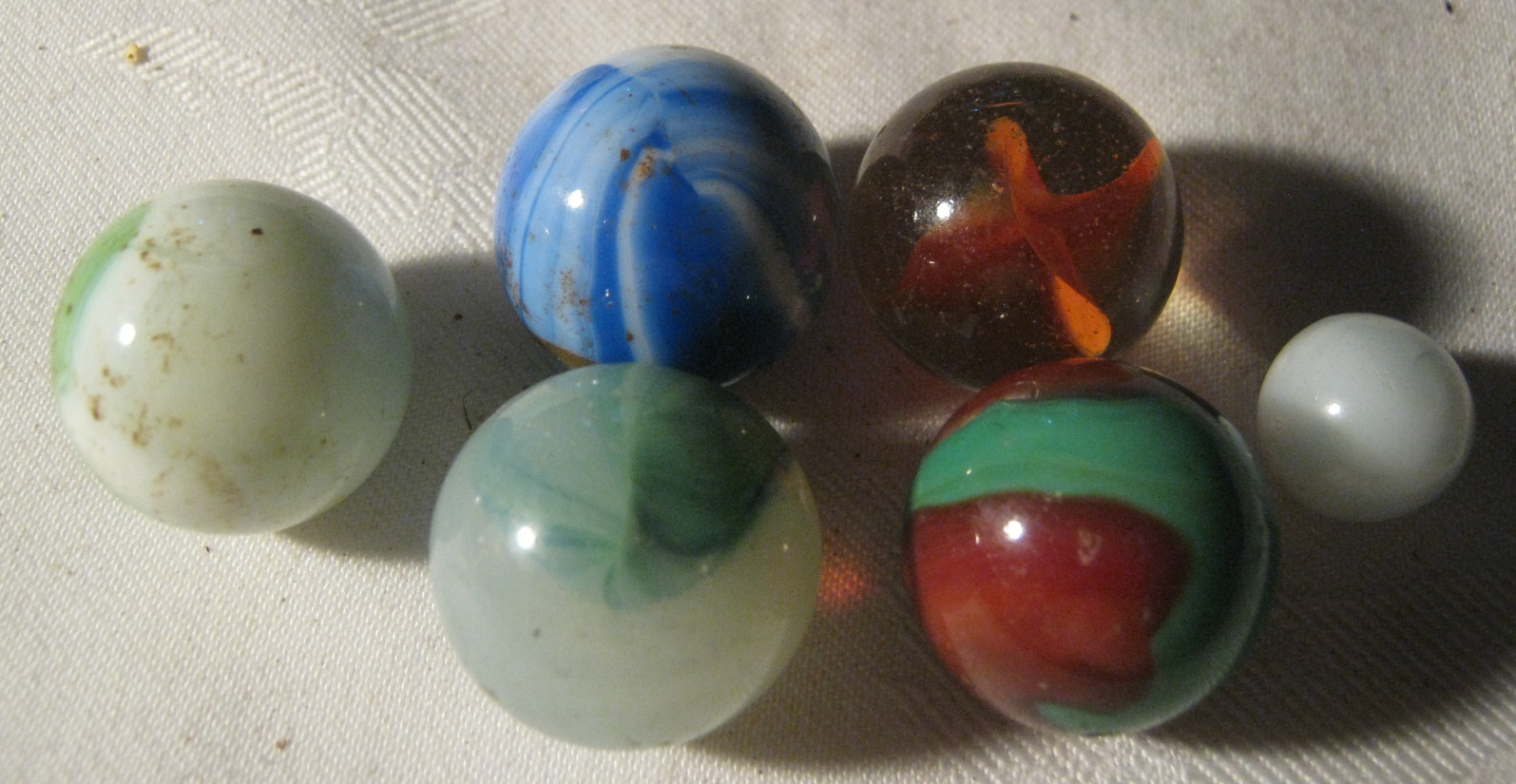 LOT # 11 1940’s – 1950’s VINTAGE BOY MAN TOY GAME GLASS ART MARBLES 5 TOTAL 1″