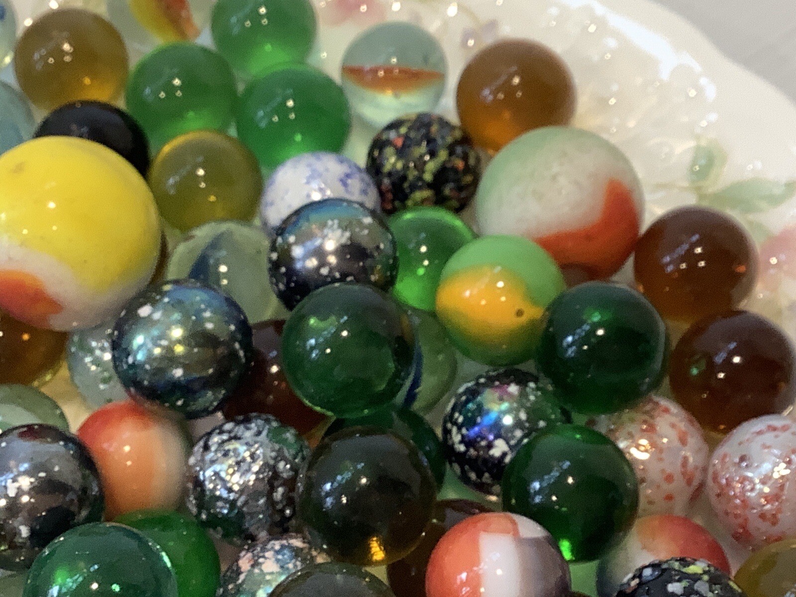 Marbles Glass In Large Candy Plastic Jar Lot 3 Toys Tom Bowlers