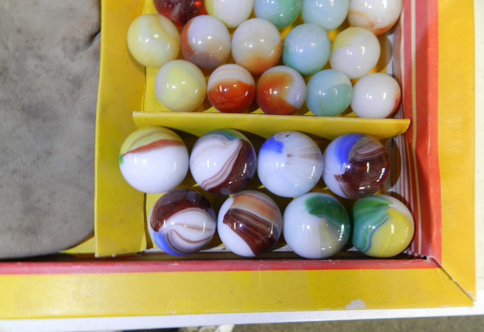 #20553m Large Original Akro Agate Box No 300 With Bag and Marbles Some Oxbloods