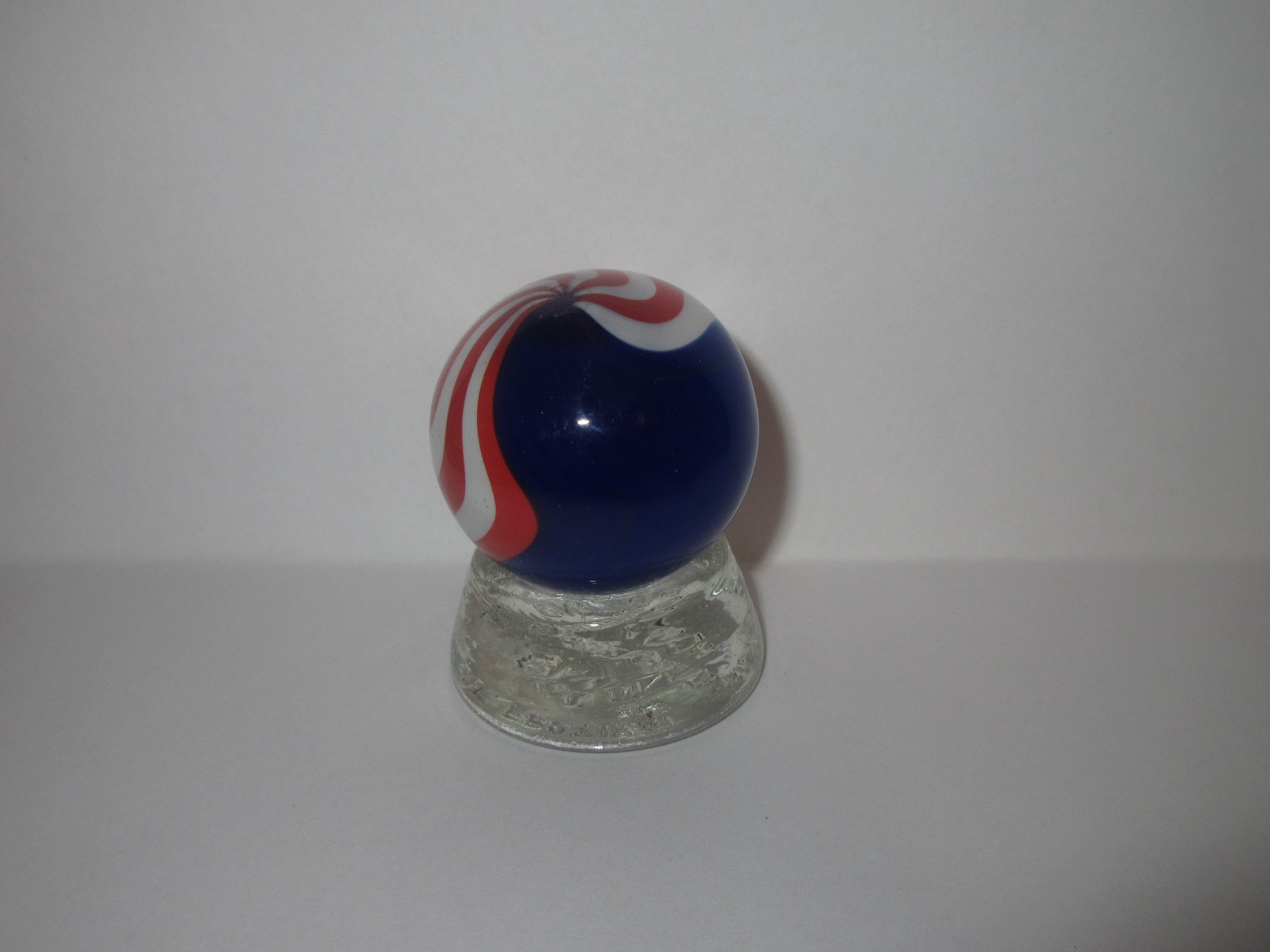Signed DAVIS GLASS MARBLE Patrioitic SWIRL CONTEMPORARY 2004 JIM STAND